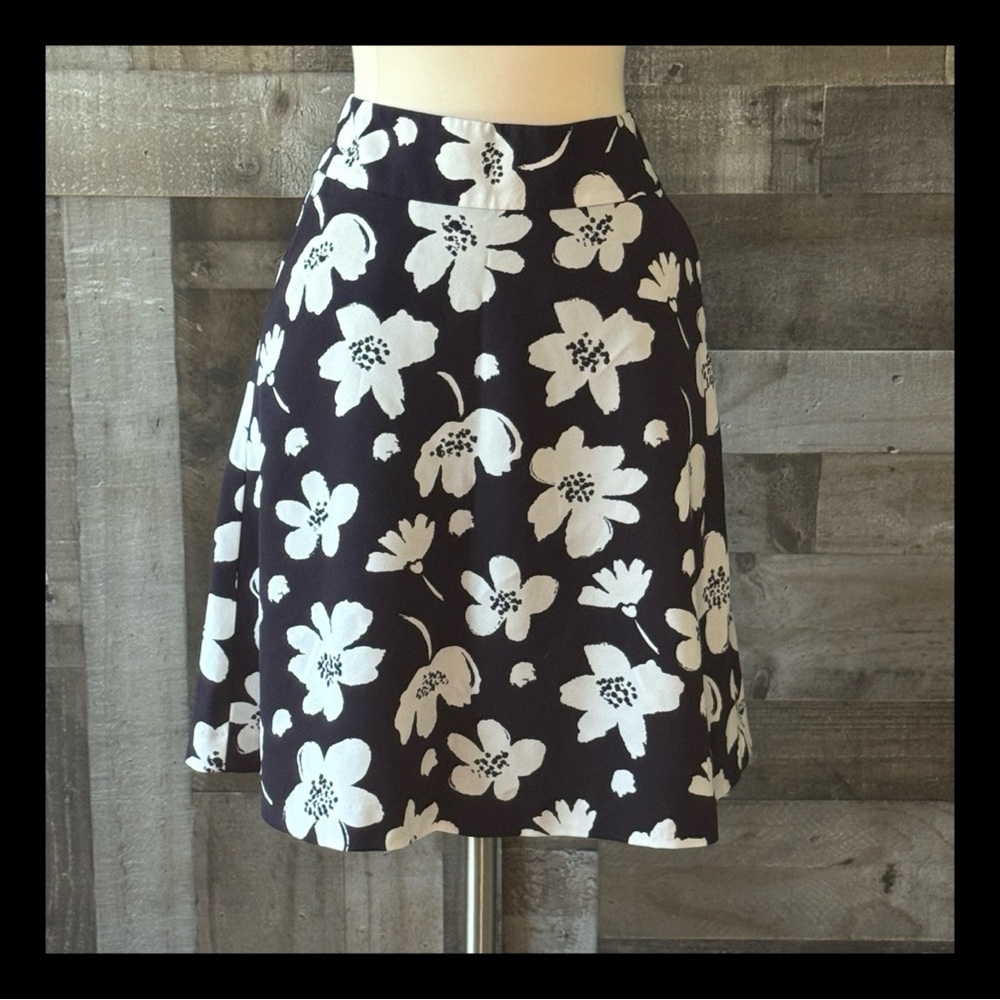 Ann Taylor full skirt size 2 navy white floral preppy academia dark feminine